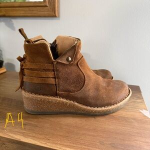Born Varas Wedge Boots 6